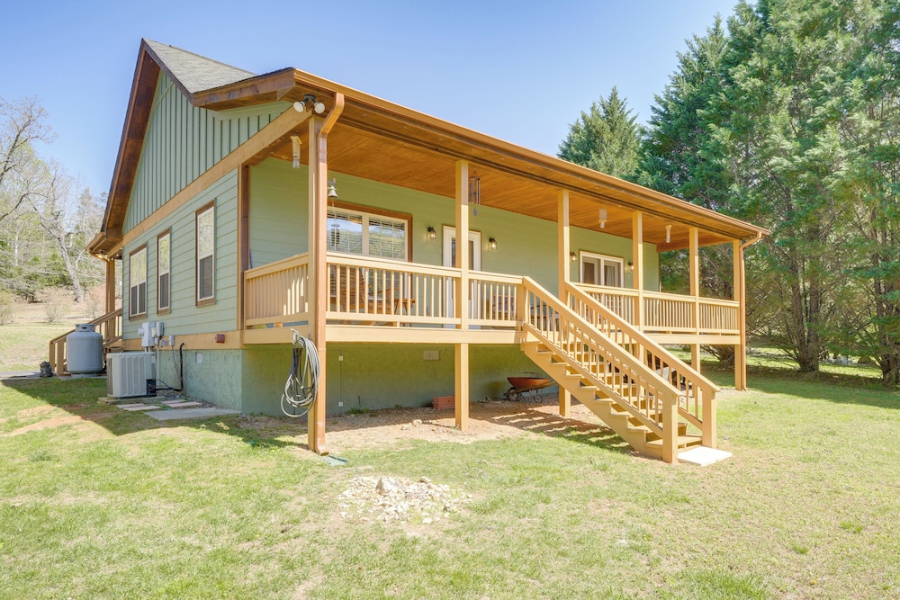 3 Mi to Hiawassee: 'berry Cute Country Cottage'
