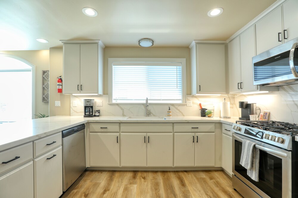 361 A Hinds 4 Bedroom Townhouse by RedAwning view 2