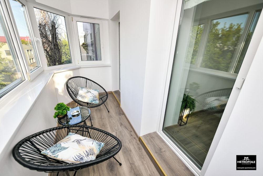 Metropole Apartments Central City