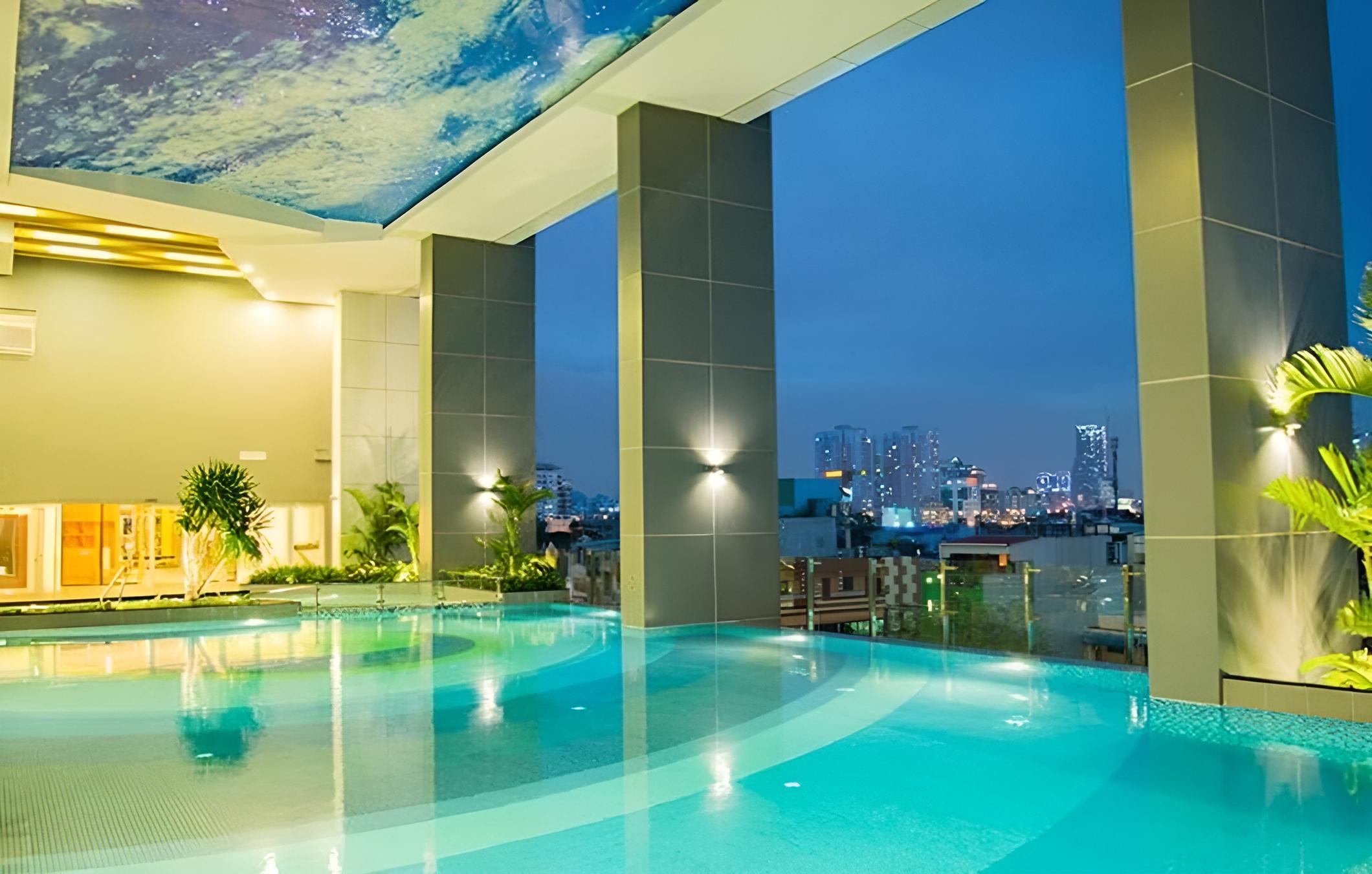 3 Bed Rooms Near Center