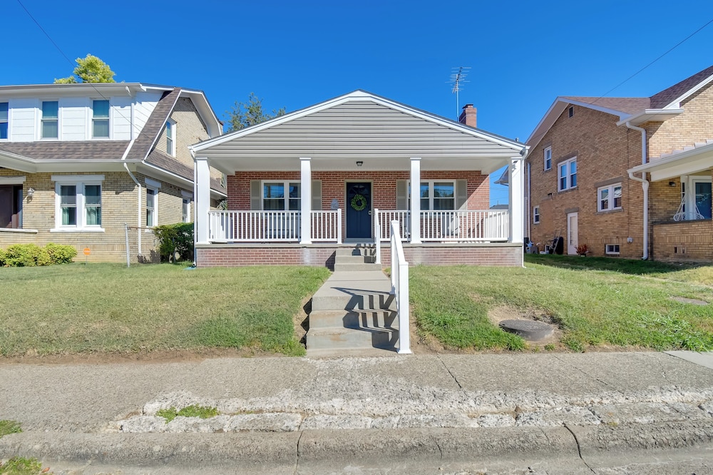 Walk to Ritter Park: Renovated Home Near Marshall!