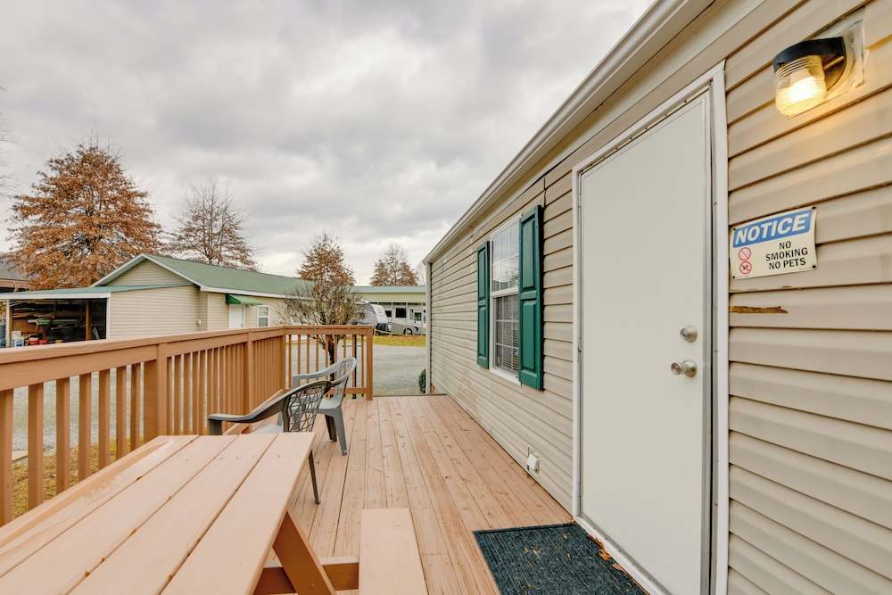 Blue Ridge Base Camp: Resort Cabin in Waynesville