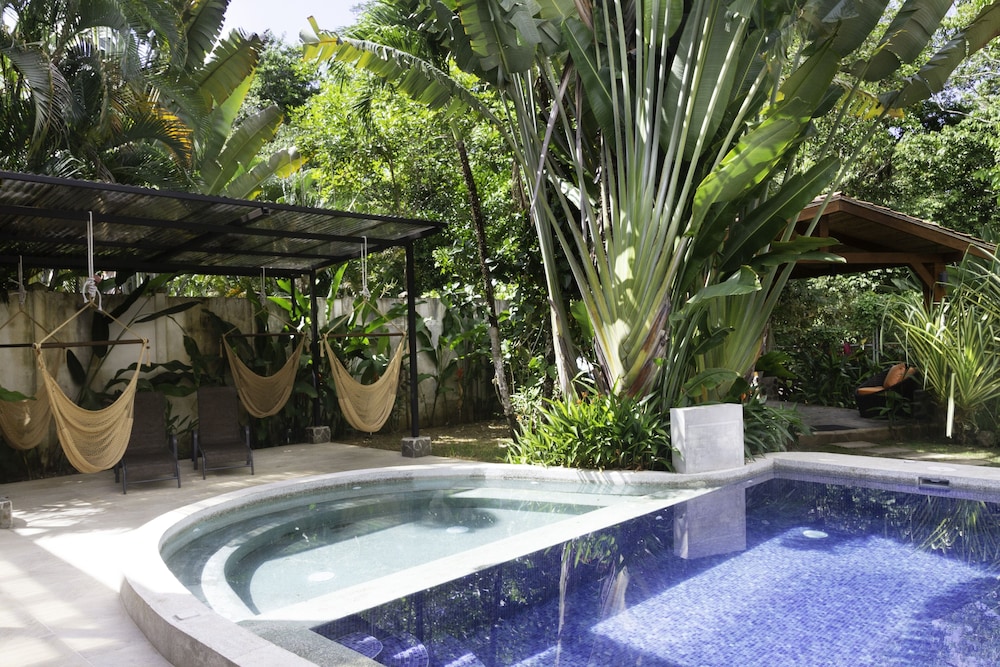 Heart of Jaco: Luxury Villa with Pool by RedAwning