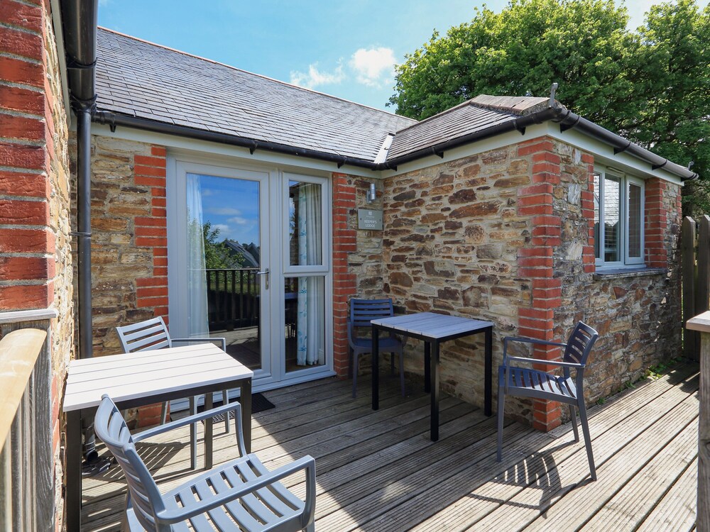 Keepers Lodge, Hillfield Village