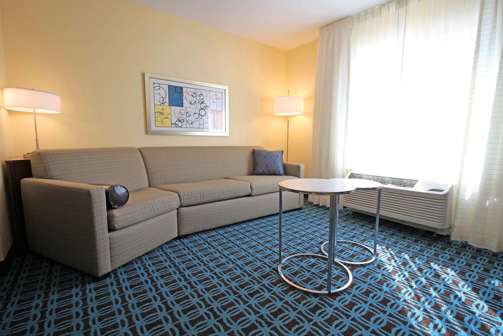 London Vacations - Fairfield Inn Suites by Marriott London - Property Image 27