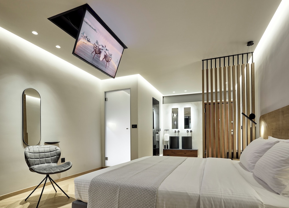Cama Luxury Suites Kavouri