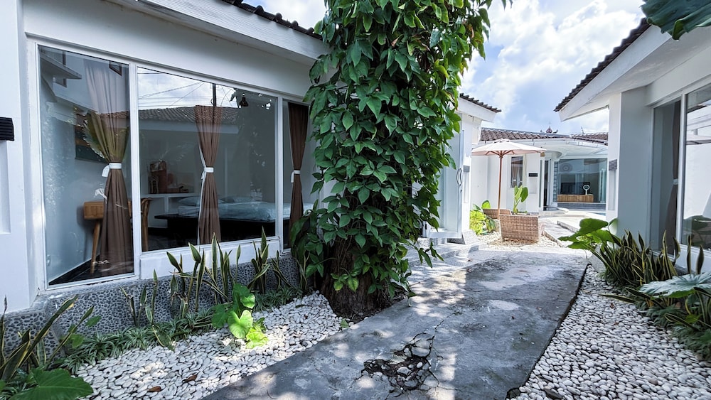 LaLeBay Seminyak