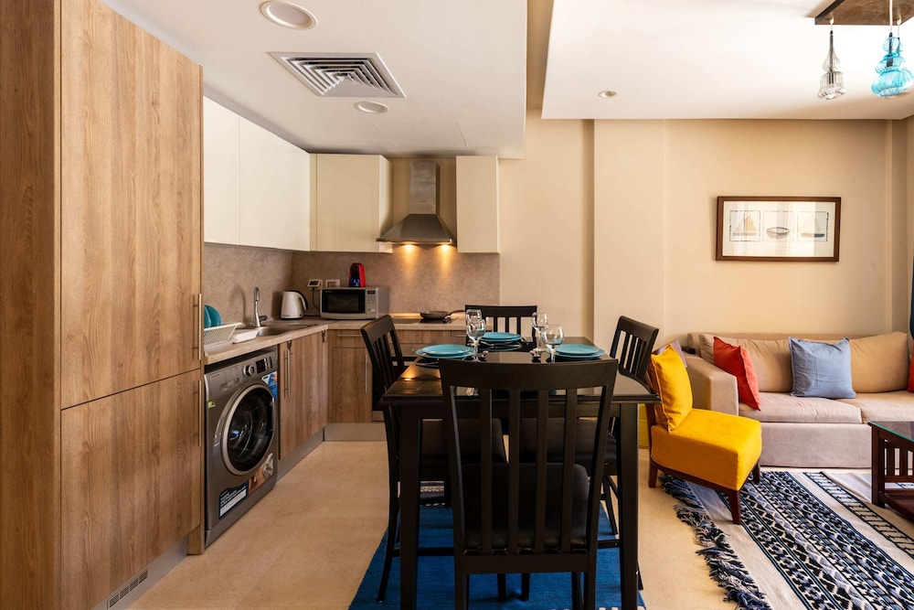 Xuru Stays I Exotic 1bdr w/ Outdoor Terrace Pool & Beach Access