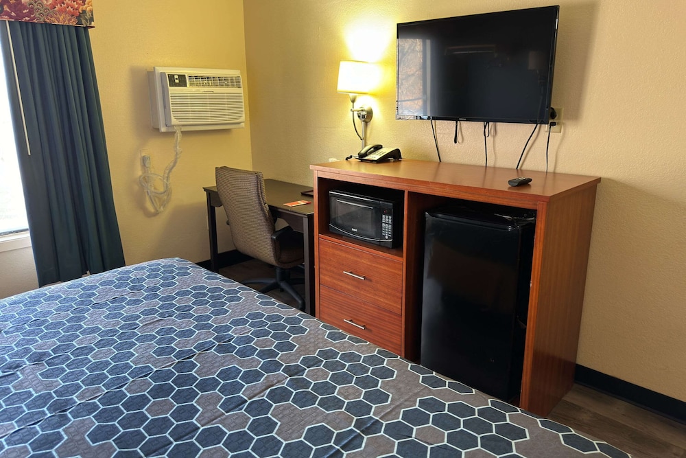 Econo Lodge - Property Image 31