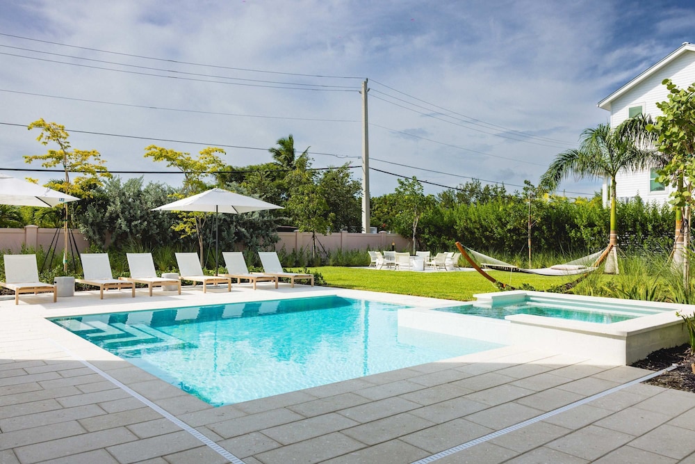 Brand New The Greenmoor House With Pool