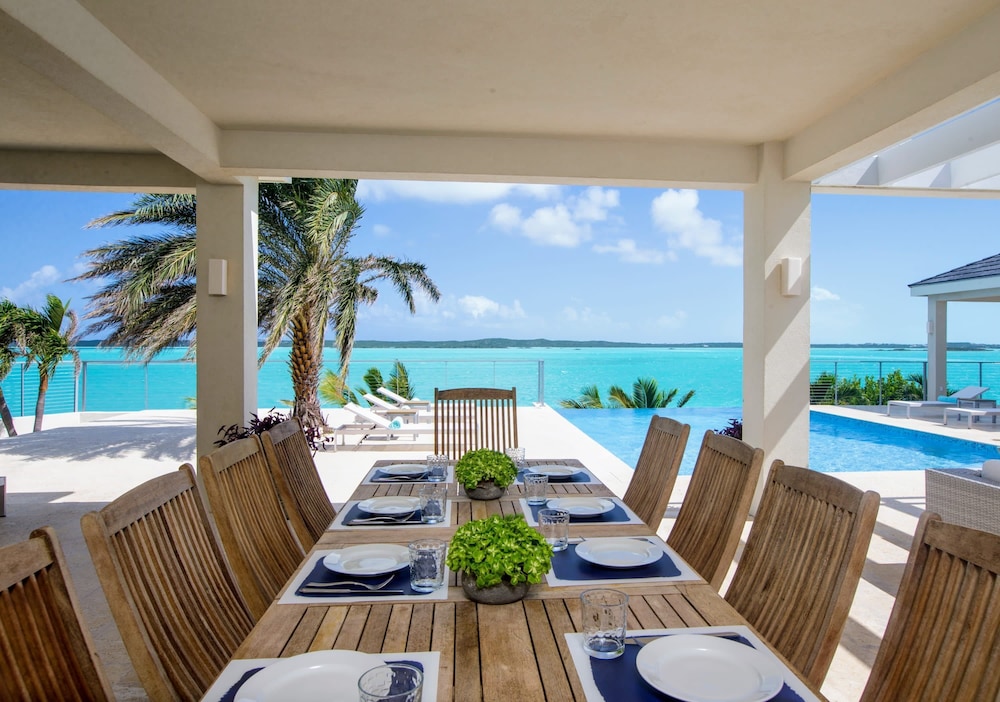 5 BR Waterfront Villa On Chalk Sound Blue Water