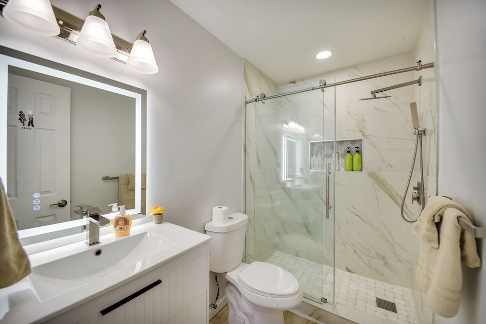 Easy Beach Access: Duplex 1/2 Mi to Chesapeake Bay