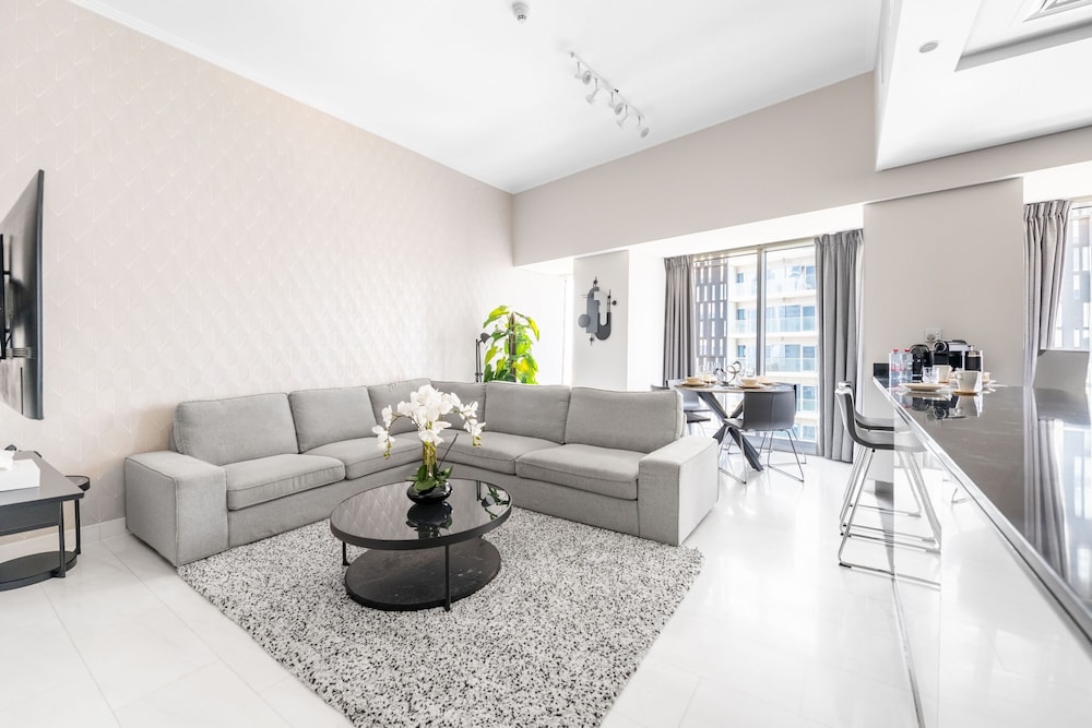 Iconic Marina Stay Cayan Tower 2BR