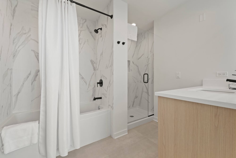 Designer 3BR PH Near Fulton Market