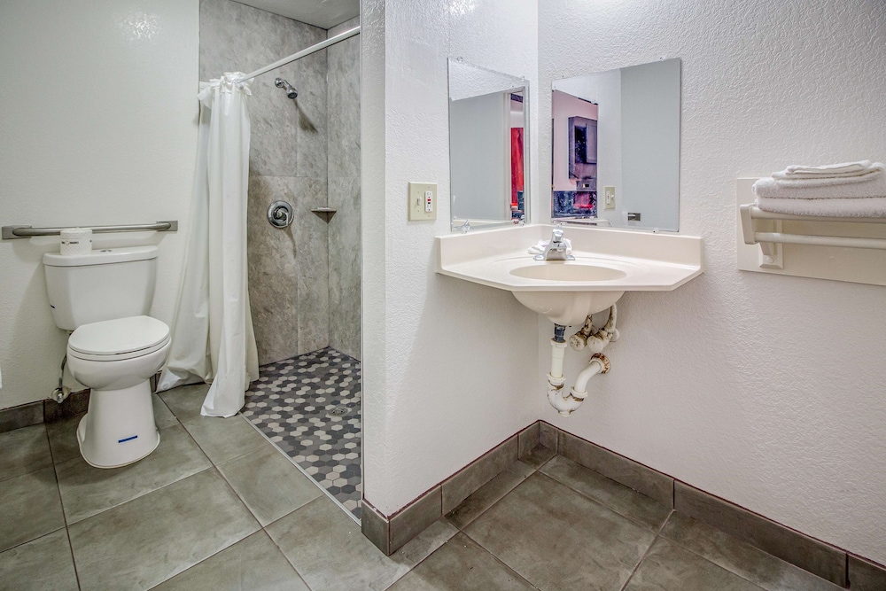 Motel 6 Conroe, TX