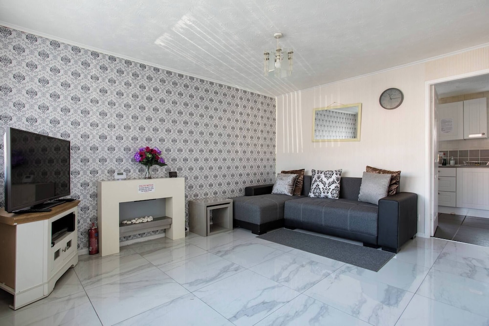 2 Bedroom Holiday Home Eith 3 Beds & Sofa Bed Near Manchester City Stadium