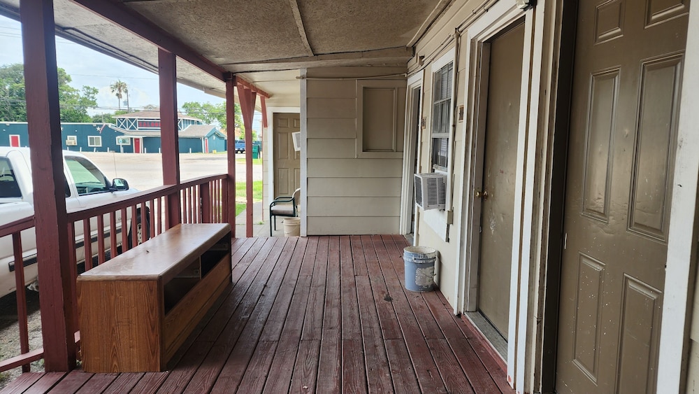 Bay Inn