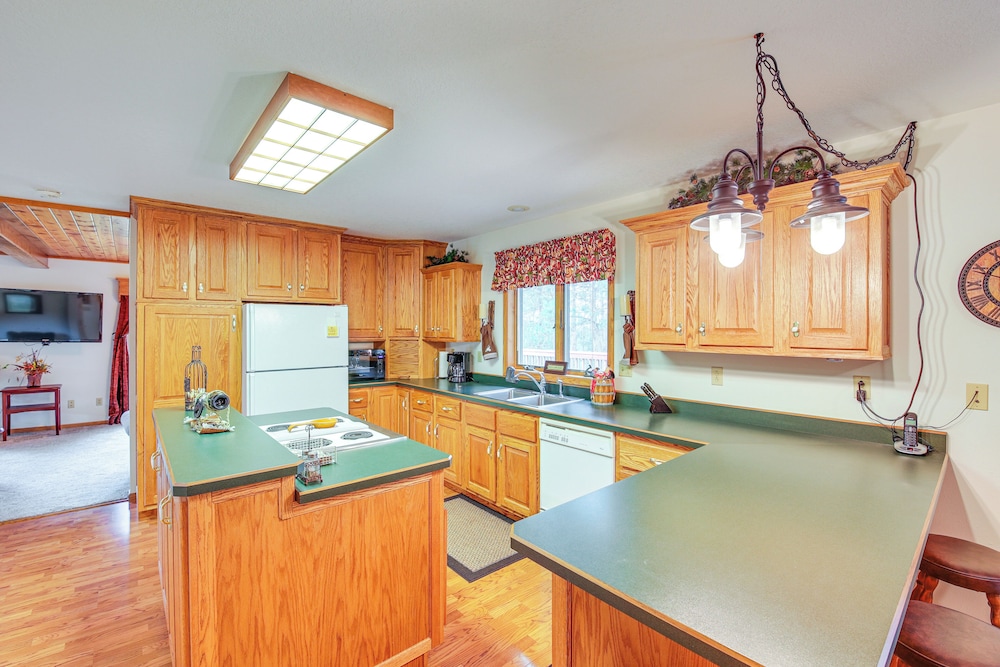 Furnished Deck, Black Hills View: 'lazy U' Retreat