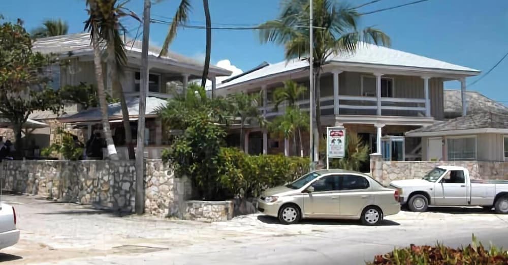 Great Exuma Vacations - Two Turtles Inn - Property Image 4