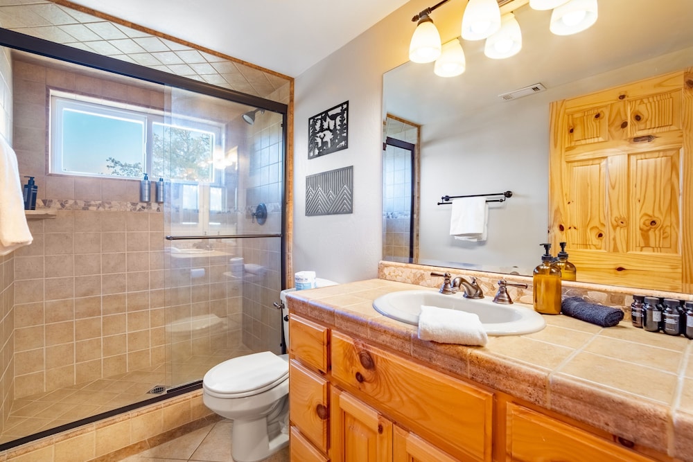 Endless View Lodge by Avantstay Incredible Views Close To Bear Mountain Ski Resort w Hot Tub
