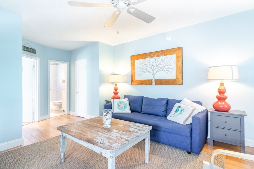Cute One Bedroom at The Coral Resort Apts by RedAwning view 3