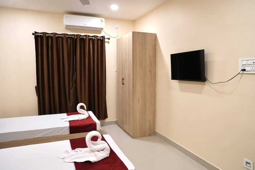 Regal Guest House by ROH