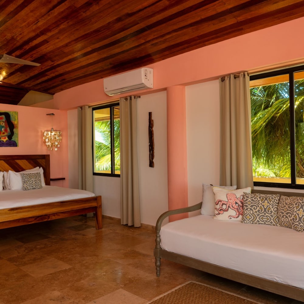 Villa Mission Bay in Belize City