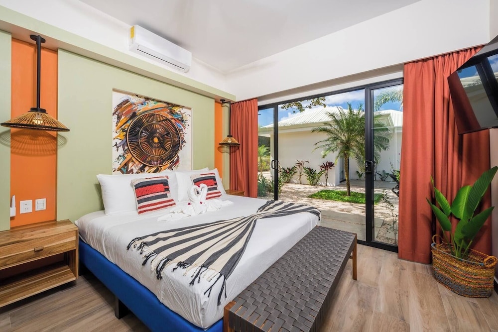 Duna Property - 2 Villas 2 Pools 7 Br Luxury Oasis Centrally Located