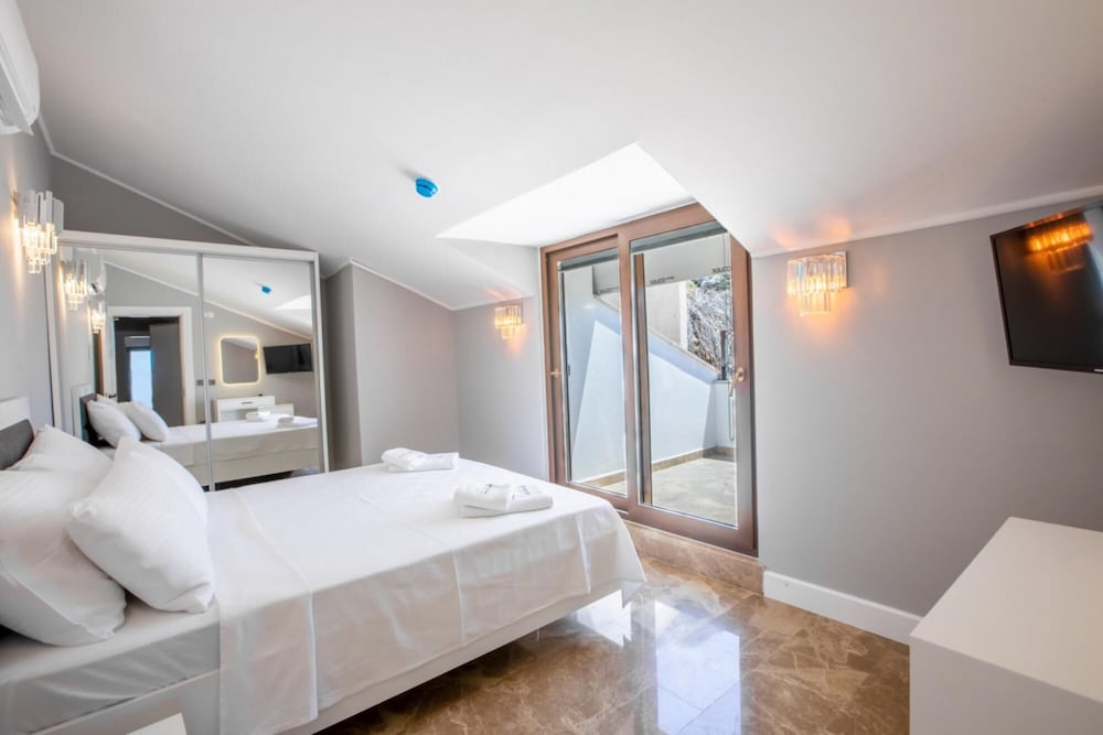 Luxury Flat With Jacuzzi on the Balcony in Kas view 4