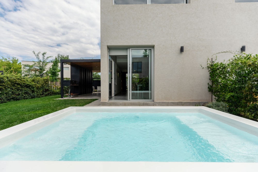 Elegante y Moderno Duplex en Chacras