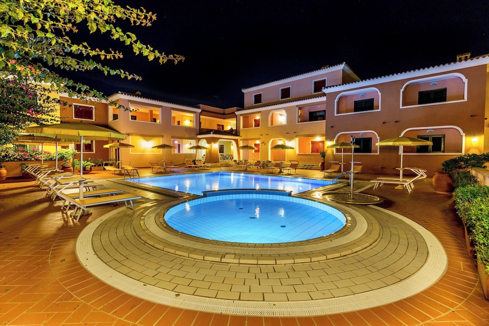 Residence with pool in Sos Alinos