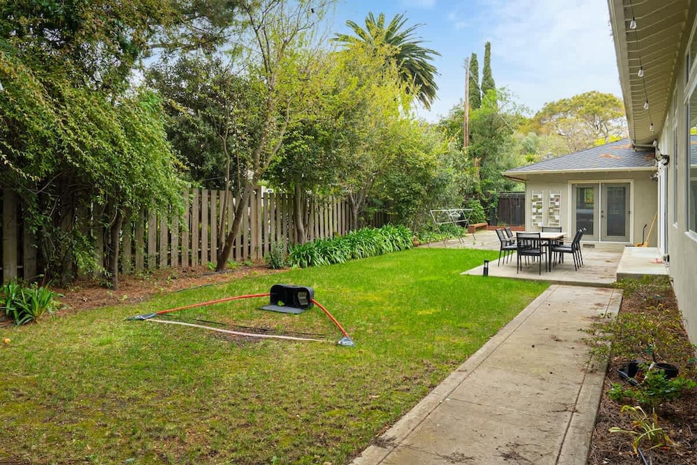 Cozy Modern House in Palo Alto