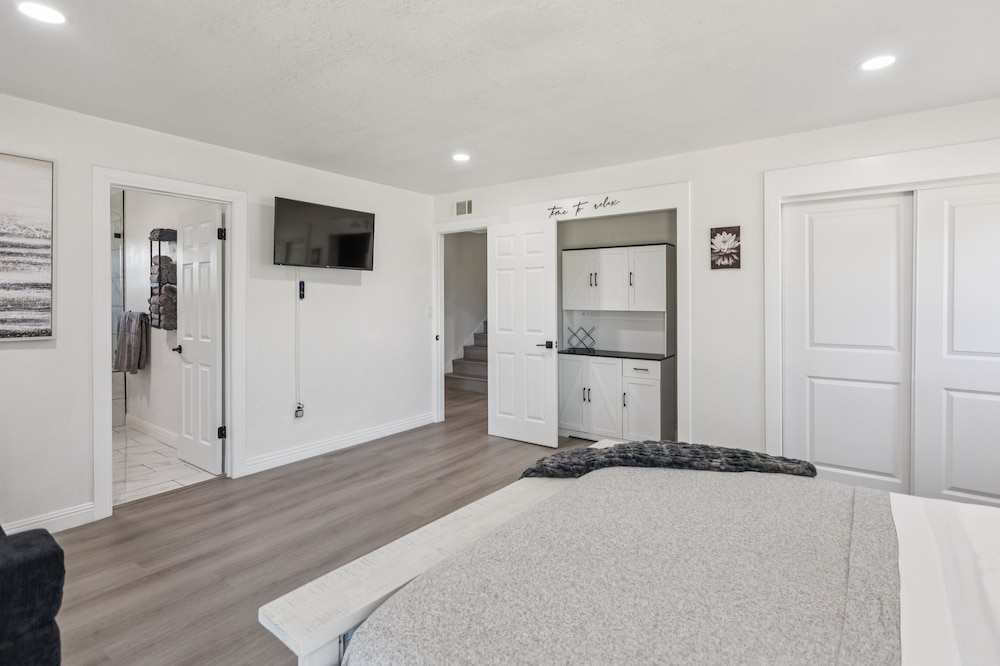 Desert Mountain Escape With Private Hot Tub 5 Bedroom Home