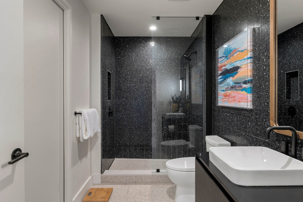 Sunshine Condo in Downtown Austin - Image 5