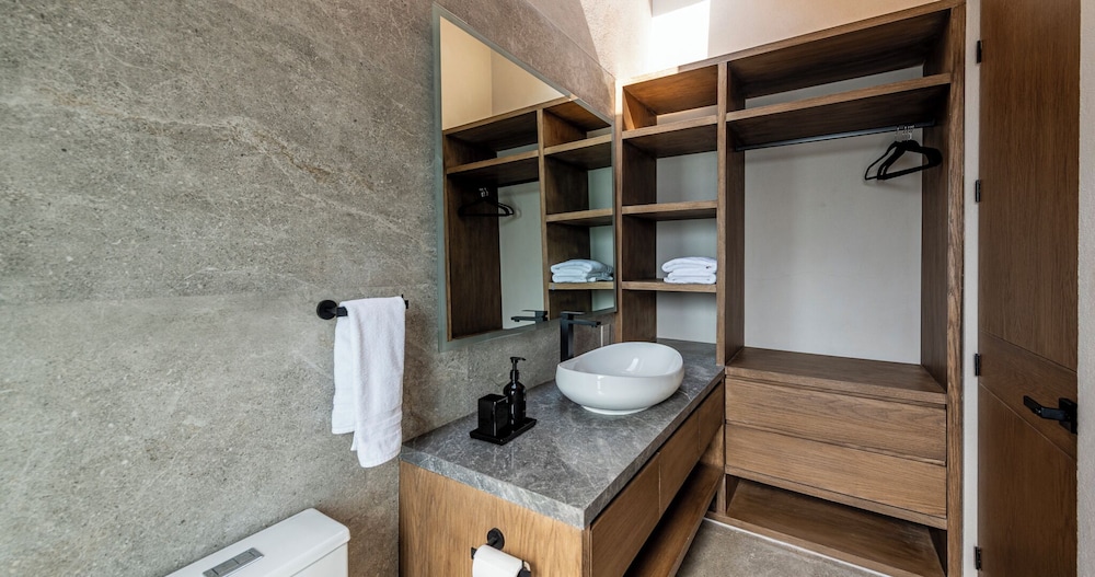 Casa Cundi-Contemporary Living in Nature