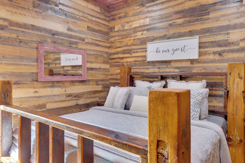 Galena Cabin on 20 Acres: 5 Mi to Downtown!