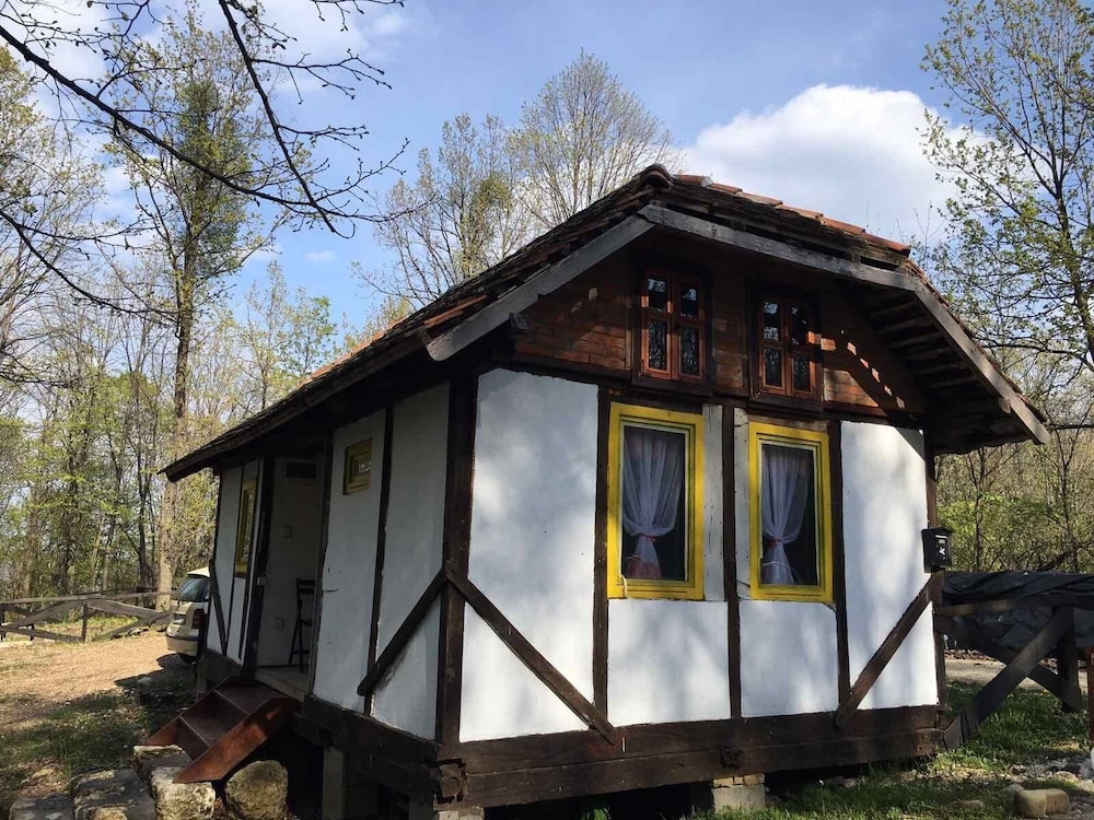 Immaculate 2-bed Wigwam in Gornji Zovik