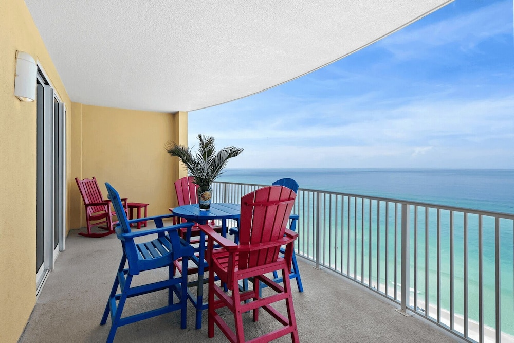 Beachfront Access, 2 Pools, Beach Service w/ Chairs Emerald Isle Resort 1308