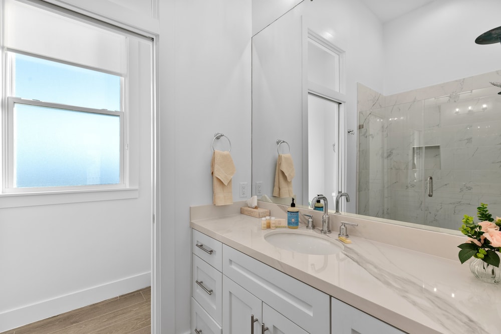 The Scarlett - Private Home At The Shores 3 Bedroom Home