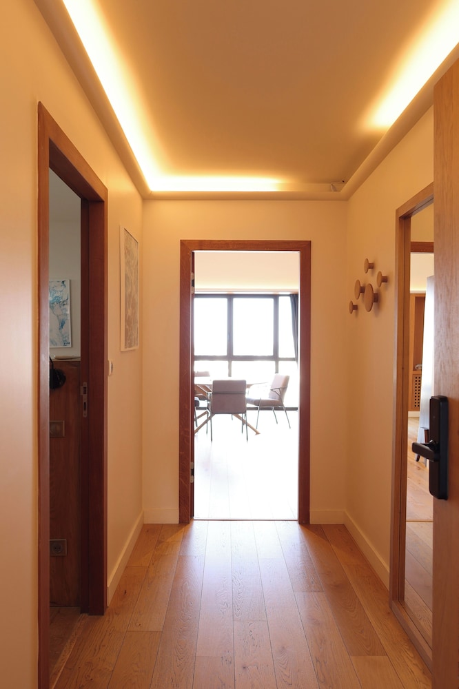 LES SUITES DU PORT by Le Saint Ferdinand