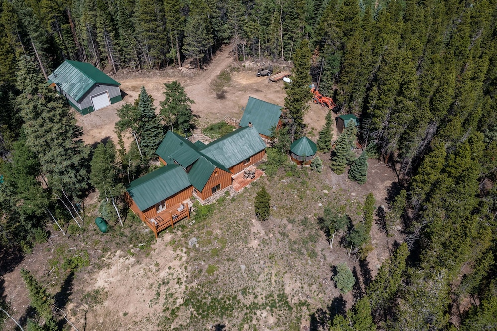 Longs Peak Cabin - Monthly Long-term Vacation Rental 30 Days -- Estes Park 3 Bedroom Cabin by RedAwning - Property Image 24