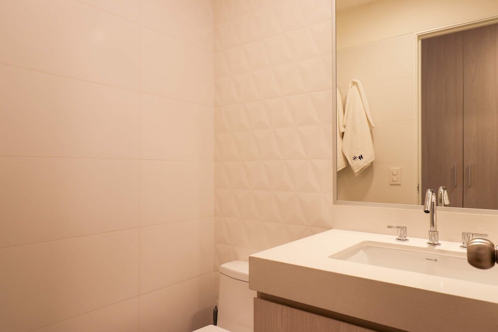 w Group-friendly 3BR w Balcony in Miraflores