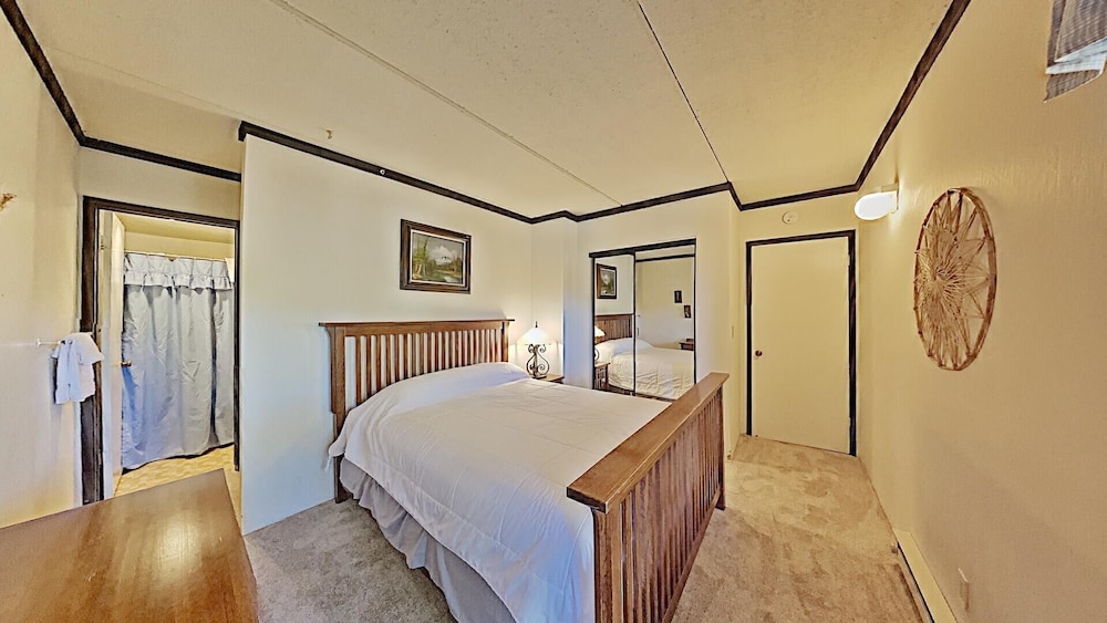Comfortable Cozy 2 Bedroom Condo with Loft! view 3