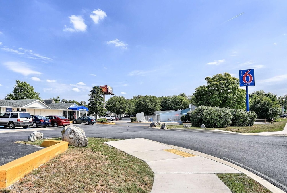 Motel 6 Hagerstown, MD