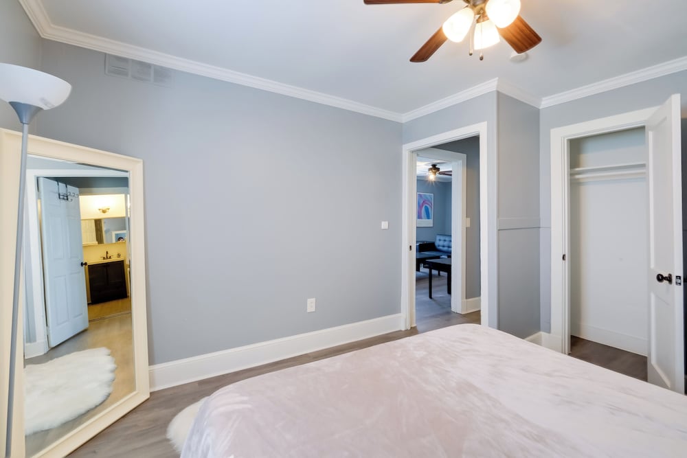 Near Shops, Eats & Trails: Loudon County Apt!