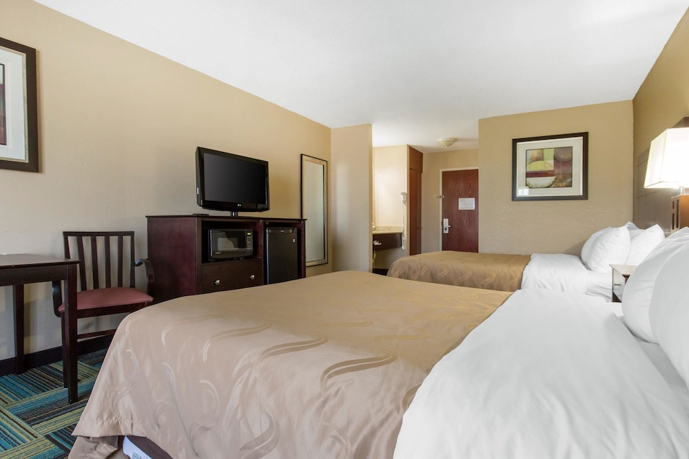 St Louis Vacations - Quality Inn Suites Arnold - St Louis - Property Image 17