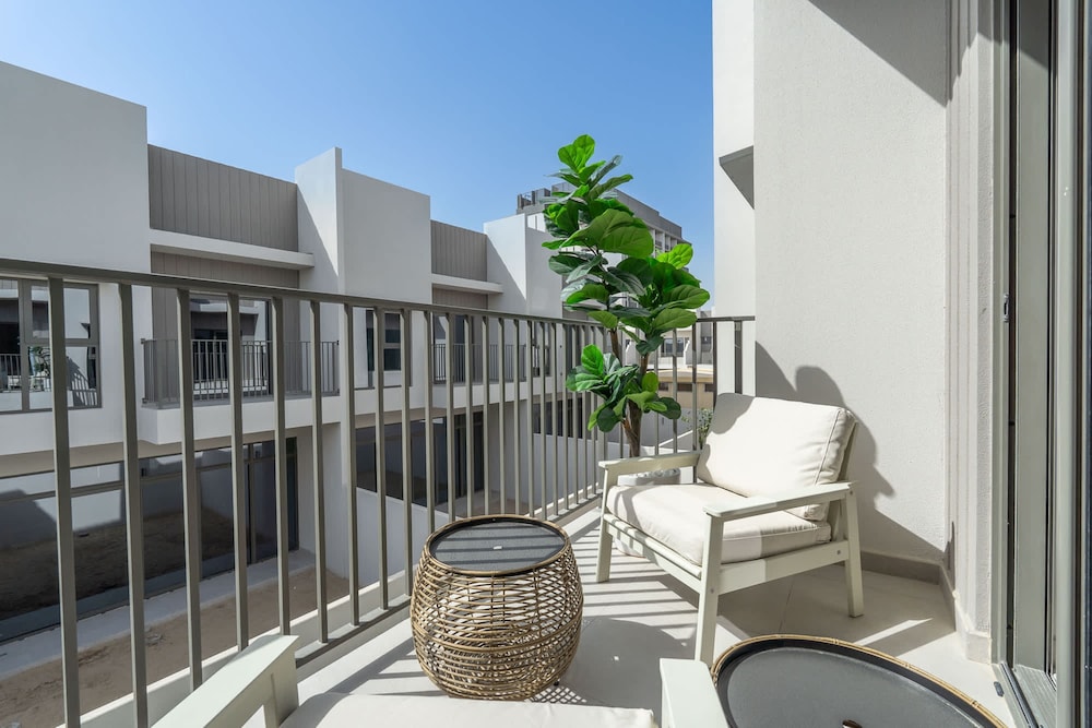 Classy 4-bedroom Villa With Spacious Balcony in Nad Al Sheba
