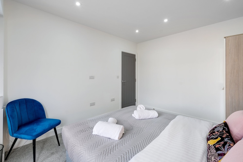 Newly Converted 3 Bed Apt. in Hounslow