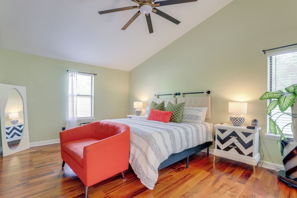4 Mi to Stone Mountain: Retreat w/ Office!