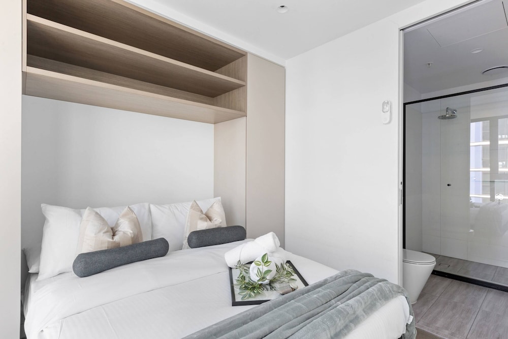 A Cozy & Comfy 2BR Apt Up in the Clouds Near CBD